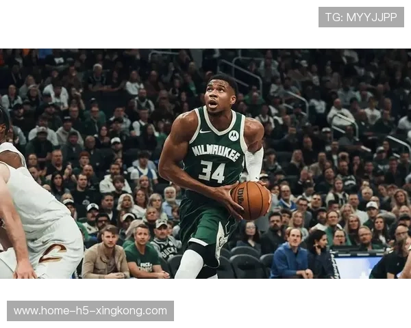 字母哥篮下连取数分，雄鹿以强势姿态取胜